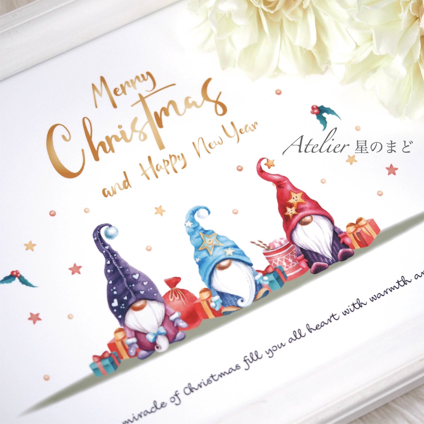 クリスマスのイラストがかわいい ファミリーポスター 小人さんのクリスマスポスター ご家族の人数に合わせて 名入れ クリスマスの奇跡で愛でいっぱいに プラチナグレード光沢紙で美しさ長持ち A4 A3