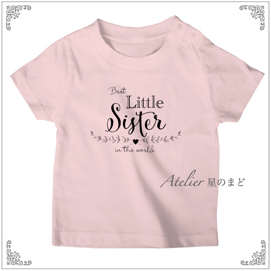 Kids T-shirt （キッズTシャツ）バースデーフォトにもお勧め「Little Sister 」 Baby  Pink（ベビーピンク）90-150サイズ